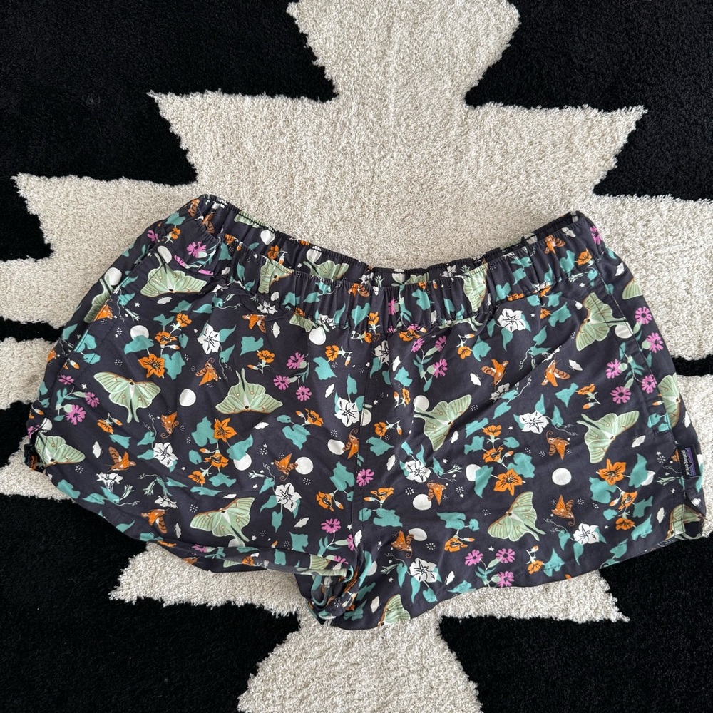 Patagonia Athletic baggies Shorts floral Moth Pattern